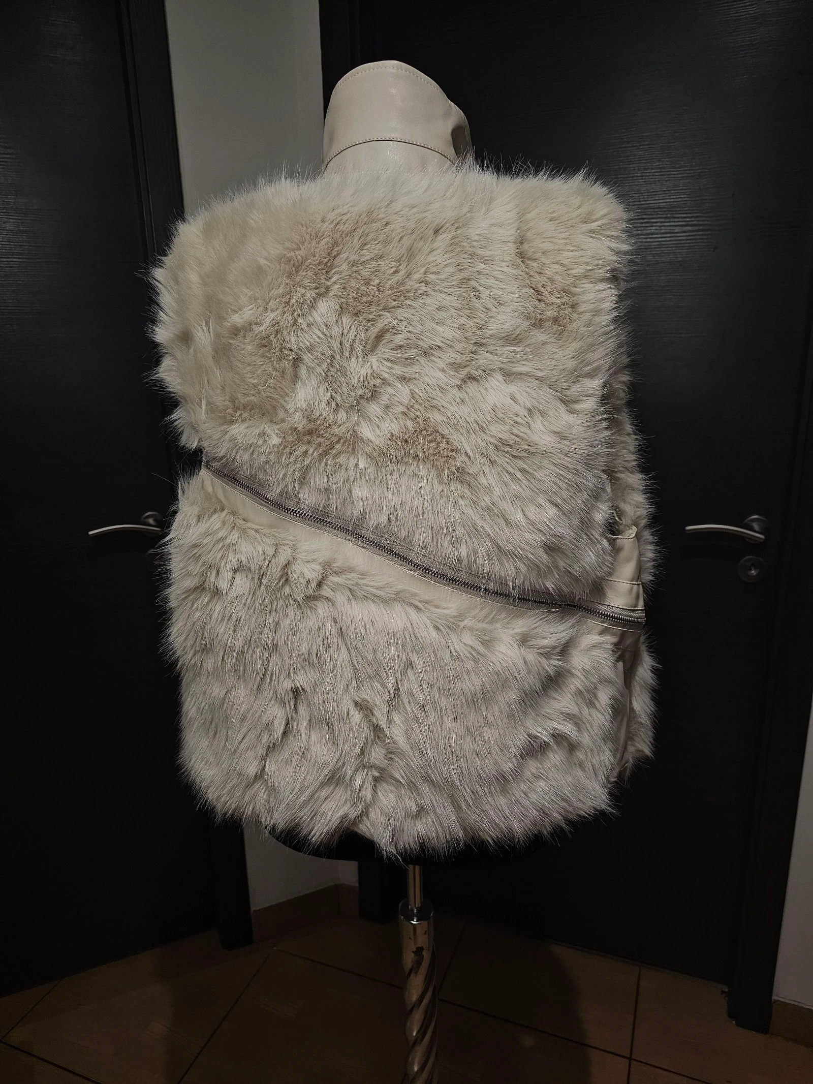 Nieuwe crèmekleurige nepbont mouwloos vest – photo 2